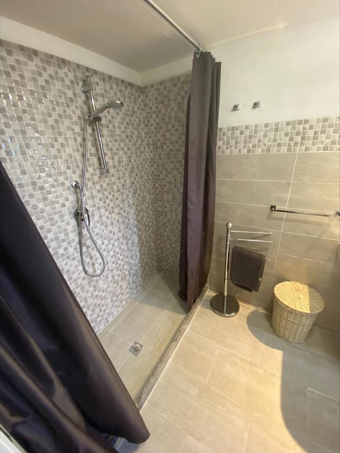Olaspri Oschiri Ngoại thất bức ảnh